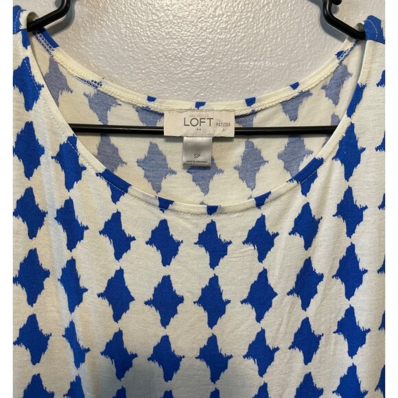 LOFT Petites Blue & White Geometric Print Sleeveless Blouse SP - Picture 2 of 7